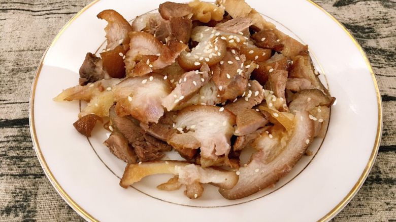 Q弹卤水猪腿肉,撒上白芝麻(没有也没关系,不影响