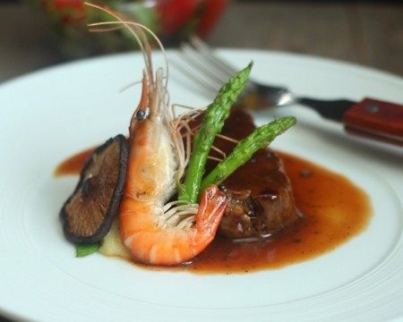 #食二星座#大侠配牛排,要美一点,铺上桌布