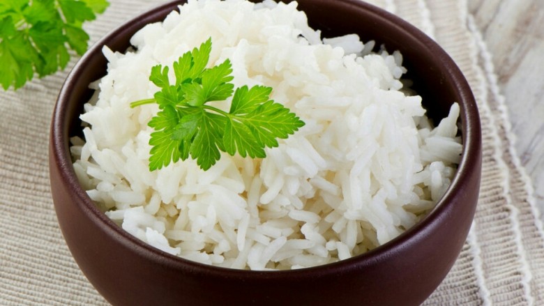 红薯大米糊,<a style='color:red;display:inline-block;' href='/shicai/ 492'>大米</a>淘洗干净浸泡2小时左右，<a style='color:red;display:inline-block;' href='/shicai/ 2585'>红薯</a>洗净去皮切块。