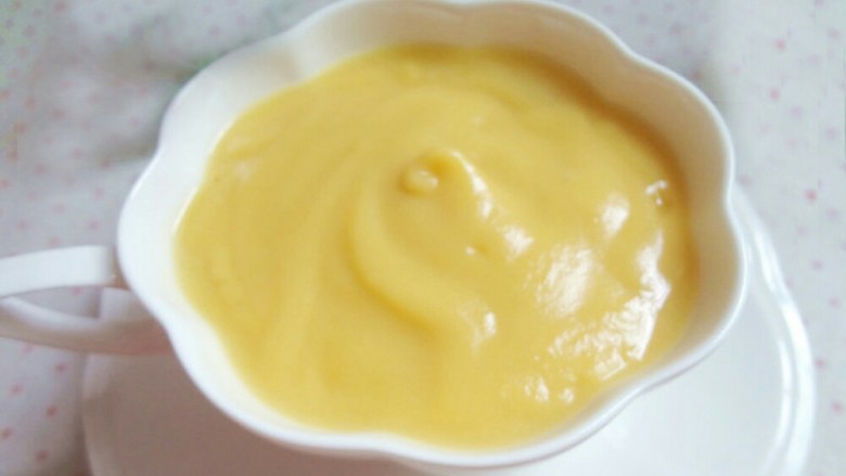 红薯大米糊,扣紧杯盖 使用智能款机器，手指轻触“on/off”开关键，选择“米糊”键。