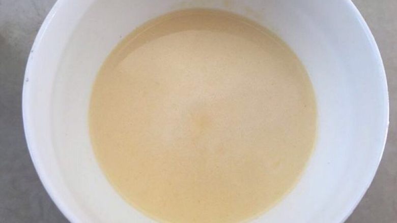 小熊蔓越莓千层蛋糕,做好的饼皮液放着静置一会!