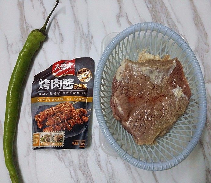 #食二星座# 酱爆牛肉丝,备好食材