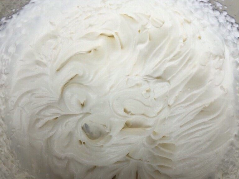 奥利奥🍪咸奶油盒子,<a style='color:red;display:inline-block;' href='/shicai/ 8197'>淡奶油</a>加糖,盐打发至有纹路