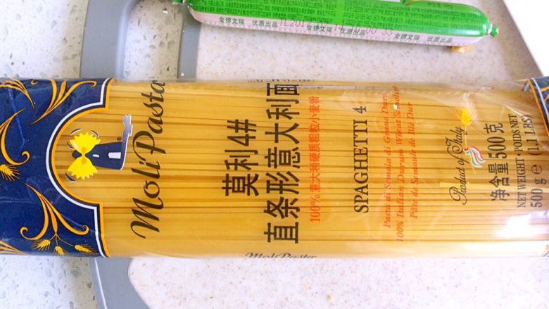 当意面遇到火腿肠,准备<a style='color:red;display:inline-block;' href='/shicai/ 533'>意大利面</a>,要直条形状的