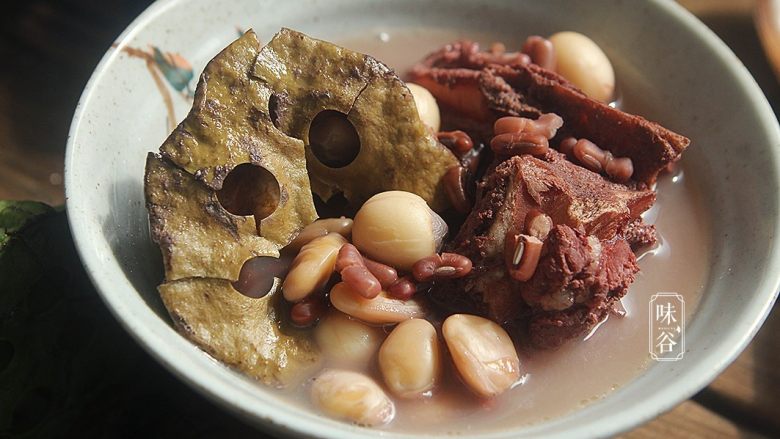 清热祛湿的莲蓬汤,习惯性来张特写，诱惑下亲们的味觉！