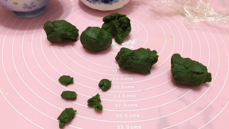 夏-青橘烧果子,一个面团30g,刚好五个!剩下的分成5个小的,做炳。