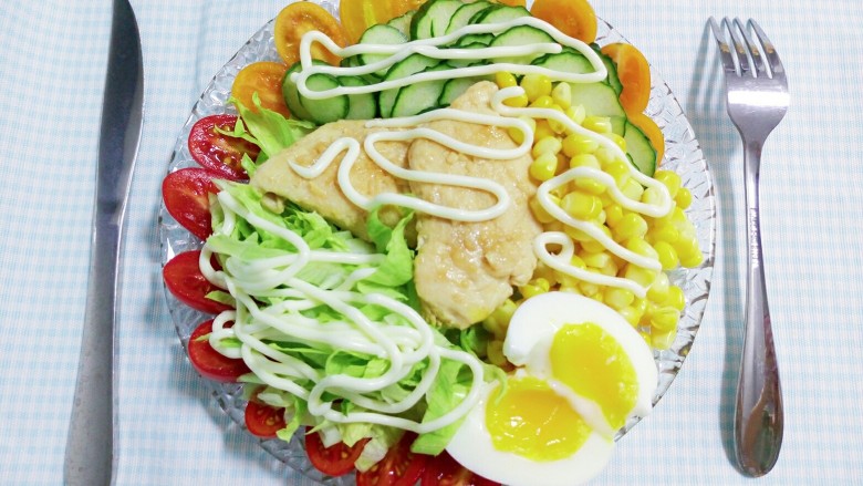 香煎鸡肉沙拉,最后加上<a style='color:red;display:inline-block;' href='/shicai/ 4260'>沙拉</a>就大功告成啦!