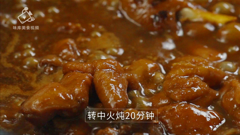 酱香浓郁的开胃鲁菜,三步学会秘制酱焖鸡,转中火炖20分钟
