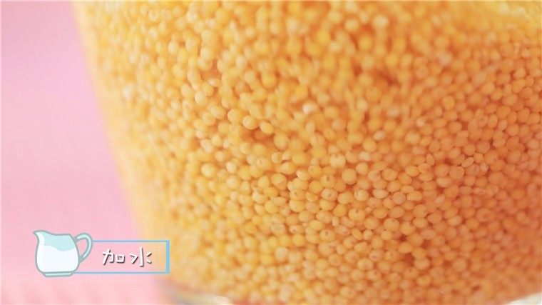 小米不要只会熬粥喝，该换换花样啦！,<a style='color:red;display:inline-block;' href='/shicai/ 493'>小米</a>加水浸泡2小时