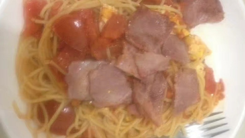 培根意面,炒好的意面盛出，把培根放上面就可以了！