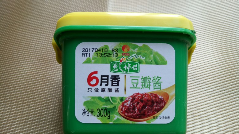 豆角炖土豆,适量<a style='color:red;display:inline-block;' href='/shicai/ 705'>豆瓣酱</a>。