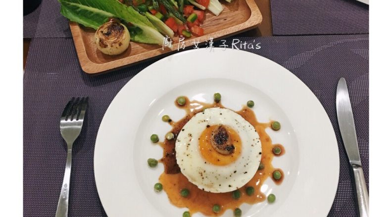 #食二星座#双酱牛里肌佐四季豆沙拉,可另外淋上油醋酱,或者直接与牛排酱汁ㄧ起食用。