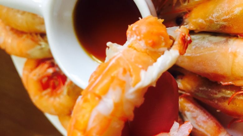 原汁原味白灼虾🦐,看,剥开虾壳,这么漂亮的颜色.