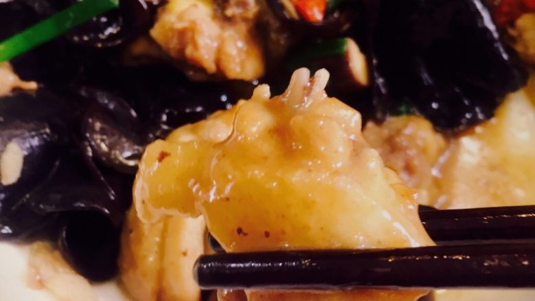 香爆豆豉鸡,鸡肉嫩滑,木耳爽脆可口,赶紧试试吧