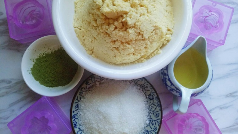 绿豆糕,准备工作ok,可以炒绿豆泥了。