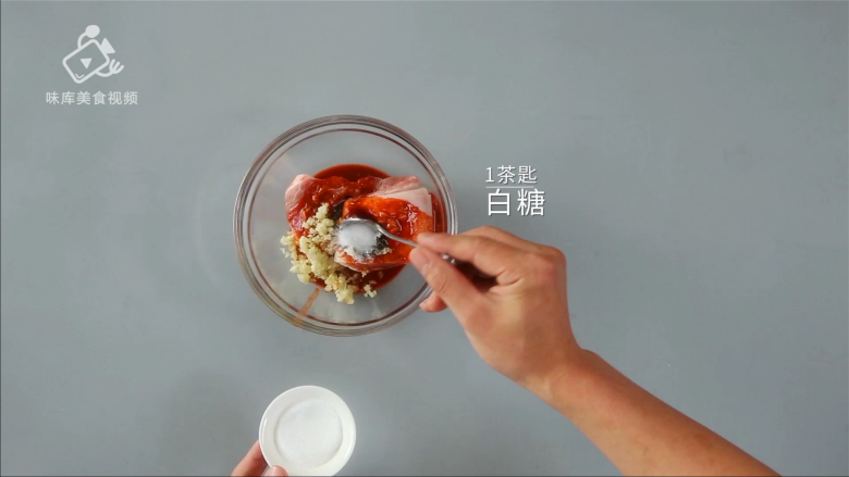 肥而不腻的下饭神器,香烤南乳五花肉,加入1茶匙白糖