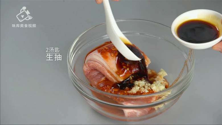 肥而不腻的下饭神器,香烤南乳五花肉,加入2汤匙生抽