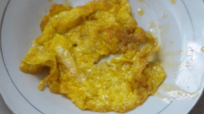 鸡蛋早餐饼,蛋蛋煎成这样就能吃了~嘿嘿,逗你玩儿呢~