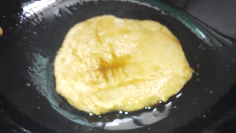 鸡蛋早餐饼,先煎底下的饼哦~
