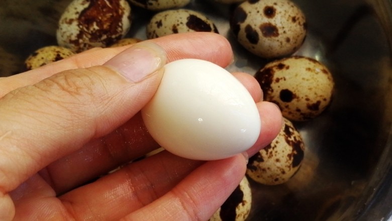 #食二星座#+牛肉苏格兰蛋,煮好后立马放冷水浸泡,便于剥壳