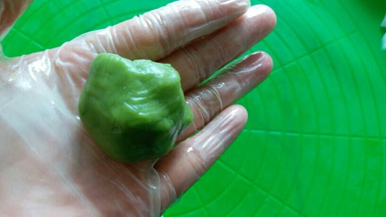 冰皮月饼(零色素),15克饼皮加1克抹茶粉调成绿色