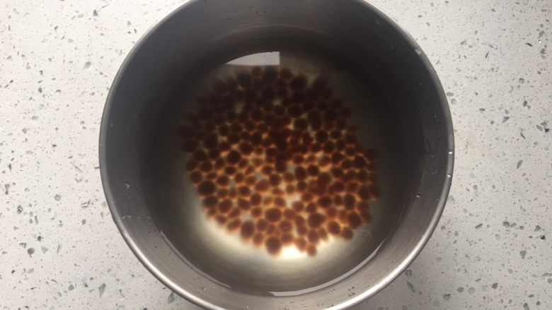 自制珍珠奶茶,过凉水,珍珠呈透明色