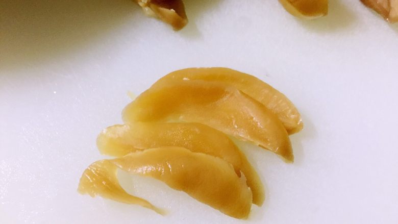 海苔肉松萝卜干饭团,<a style='color:red;display:inline-block;' href='/shicai/ 754'>萝卜干</a>清洗一下,先切成片