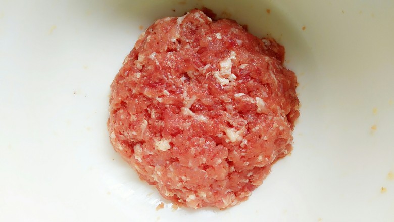 丝瓜肉丸汤,这就是掺好了的样子,很劲道!