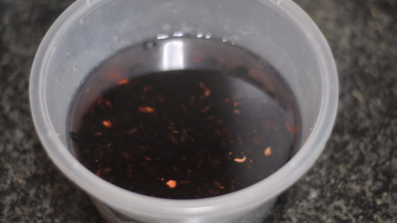 黑豆炖猪肚,<a style='color:red;display:inline-block;' href='/shicai/ 452'>黑豆</a>洗干净,稍微浸泡
