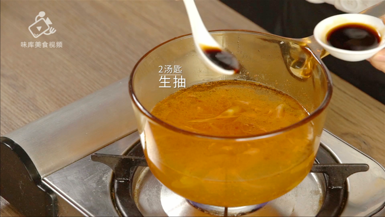 酸辣过瘾的酸牛肉，再热也不能错过的民间小,加入2汤匙生抽