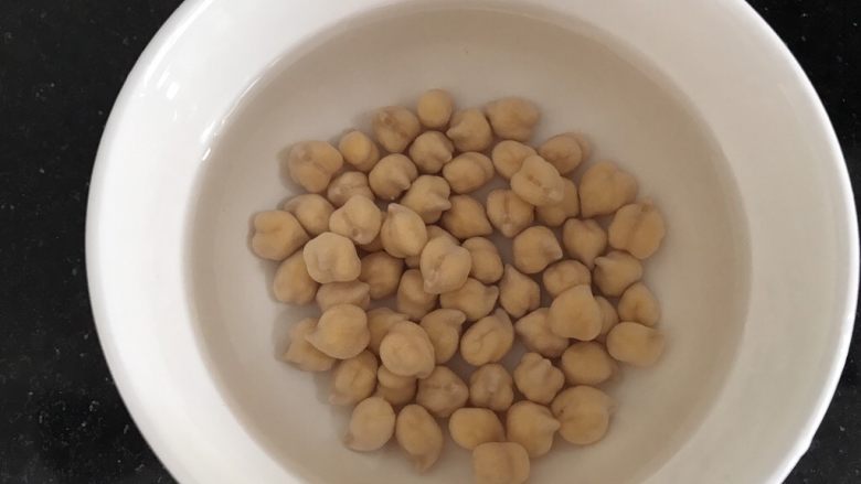 今晚靓汤~蚝仕排骨苦瓜汤,鹰嘴豆洗干净提前泡水