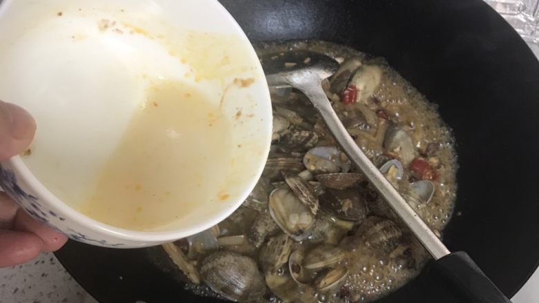 爆炒花甲,最后,调一点水淀粉
