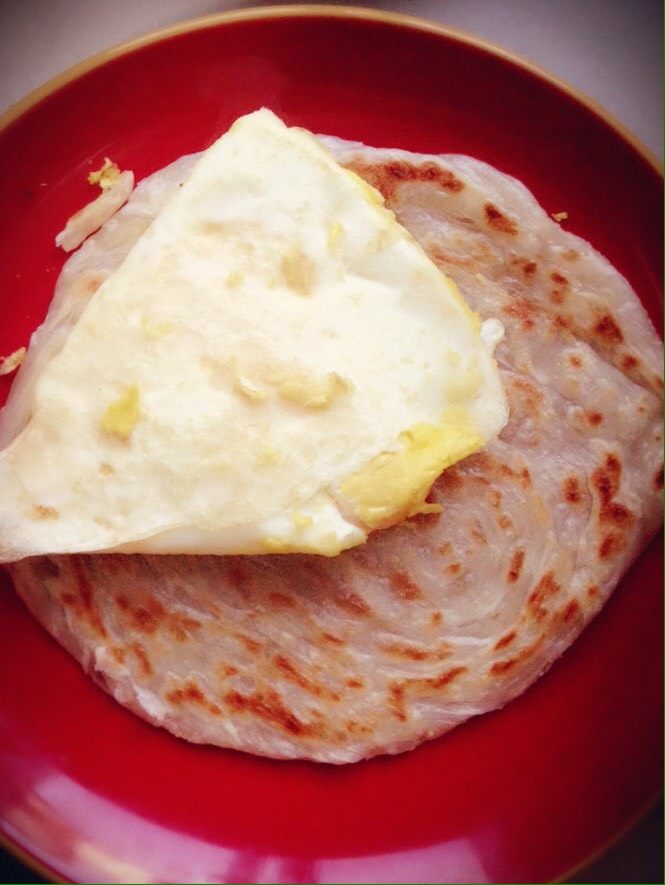 内涵多多的手抓饼,鸡蛋煎好放在饼上