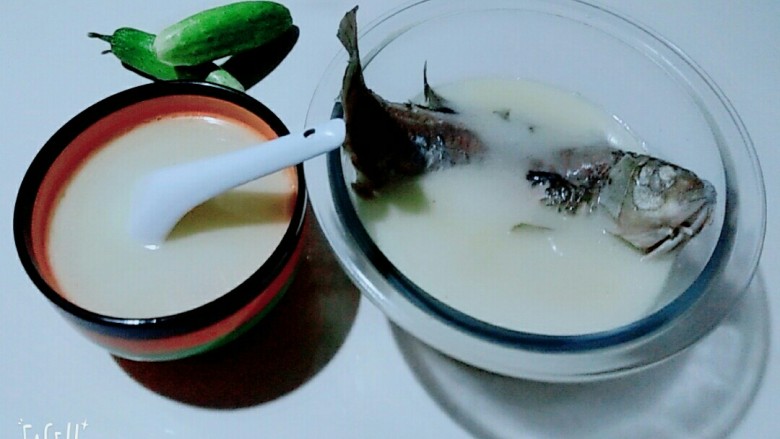 香浓鲫鱼汤,盛出再放点葱花