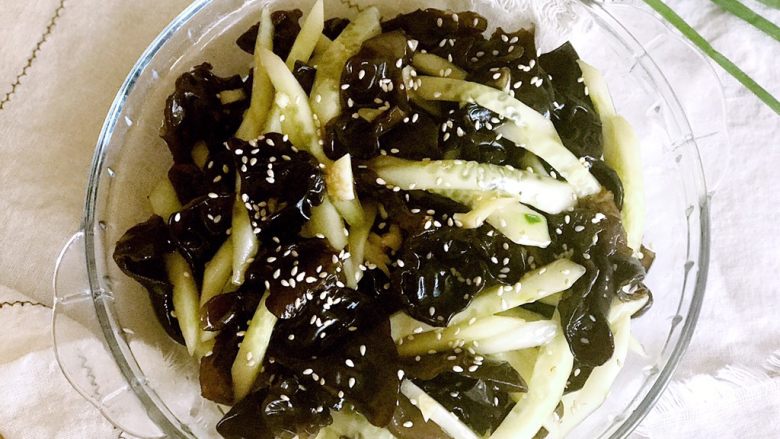 凉拌青瓜黑木耳,好了,开吃