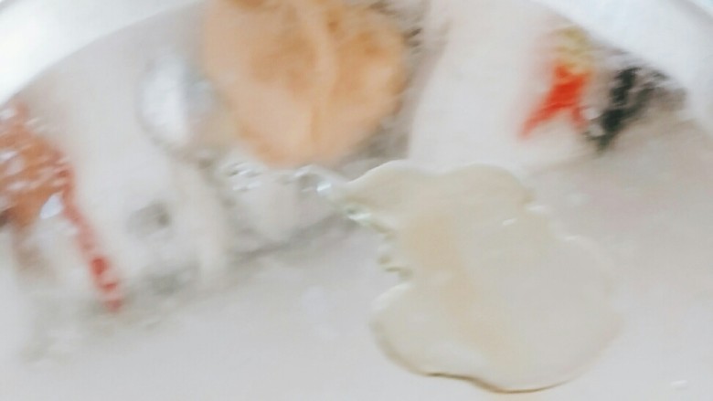 懒人凉皮,面皮锣或披萨盘倒上点油!