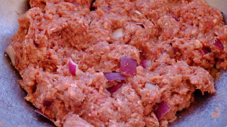 Meatloaf进阶版
(让同事流口水的带饭利器1),然后就可以使劲揉了 心里就想着老要你加班的老板啊 家里的管家婆啊管家公啊 这绝对是最好的发泄手段