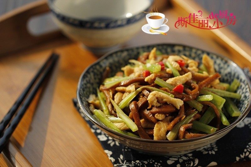 芹菜千叶豆腐炒鸡丝