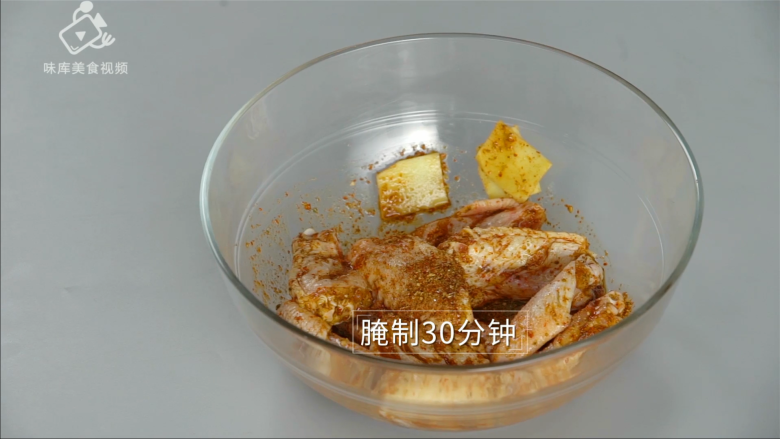 川式经典之椒麻鸡翅,吃完嘴里麻的像刮大风,腌制30分钟