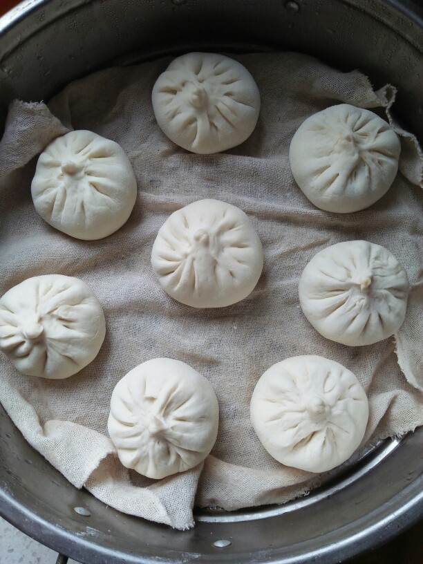 包菜粉丝鸡蛋包,全部包好,醒十五到二十分钟,夏天时间短一点。