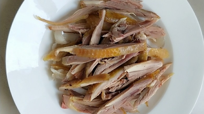 正宗棒棒鸡,装盘