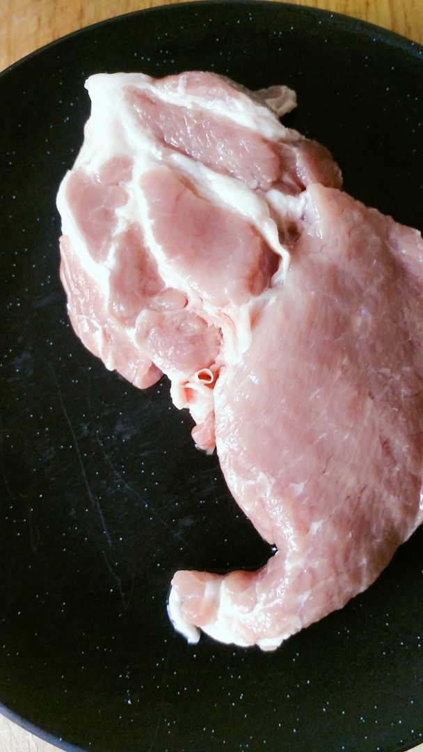 蜜汁猪肉脯,肉洗净用料理机打碎成肉末,或用刀剁碎也可以一定要碎碎的 肥瘦要均匀