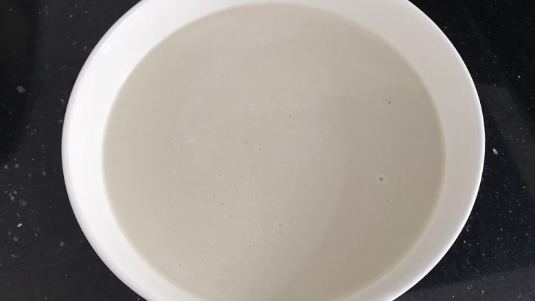 花生芝麻&芒果糯米糍,然后用漏筛过滤到另一盆里,过多2次口感更细腻顺滑哟