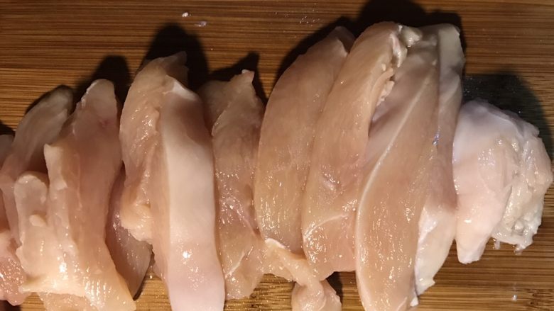 香煎嫩滑鸡胸肉(低脂)
,切成如图这种大小