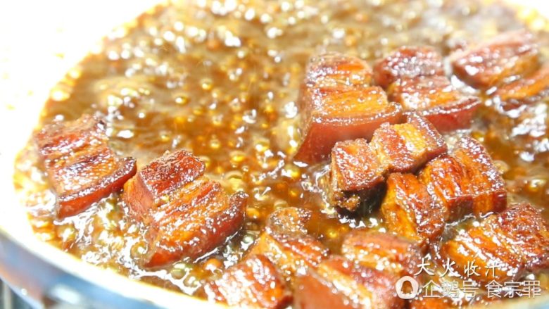 香甜可口入口即化的红烧肉,调成大火,开始收汤汁