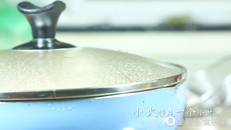 香甜可口入口即化的红烧肉,盖上锅盖小火慢炖40~60分钟