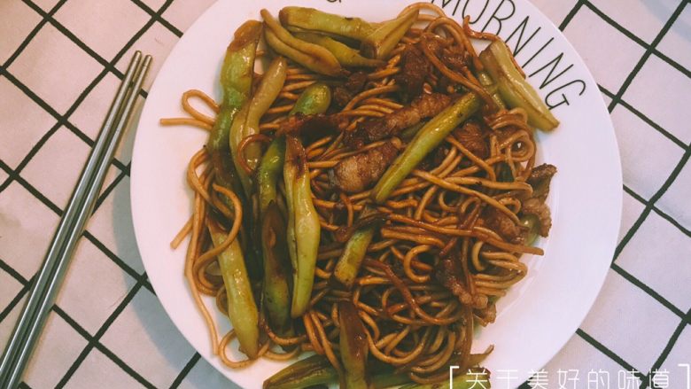 豆角焖面,出锅装盘即可大功告成啦～