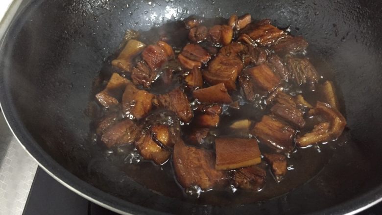 乱炖系列之猪肉粉条,30分钟后汤收的差不多了,放盐