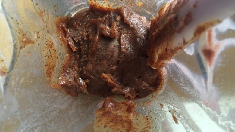 红枣戚风蛋糕,红枣洗净加水煮开去核,破壁机打碎取出120根。