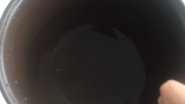 咖喱土豆面,锅中加入水,要高过土豆一些。我用的普通煮饭的电饭锅,这样就不用在旁边看着了,整套米饭流程下了这道菜就能做好了!